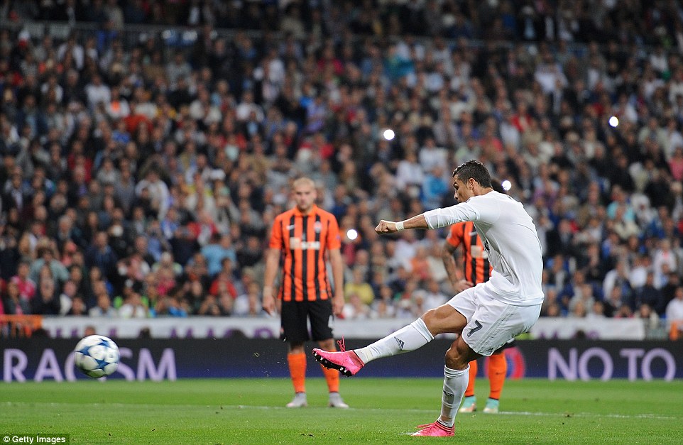 2C5A938900000578-3235878-Attacker_Cristiano_Ronaldo_bags_a_penalty_as_Real_Madrid_cruise_-a-19_1442350864875 2C5A938900000578-3235878-Attacker_Cristiano_Ronaldo_bags_a_penalty_as_Real_Madrid_cruise_-a-19_1442350864875