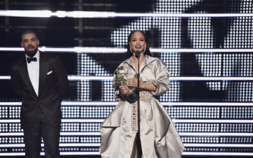Rihanna-VMAs-e1472447251661