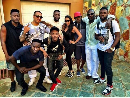 r2bees-and-wizkid-in-a-group-pic