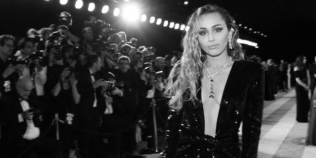 Miley Cyrus - She Is Coming (EP)