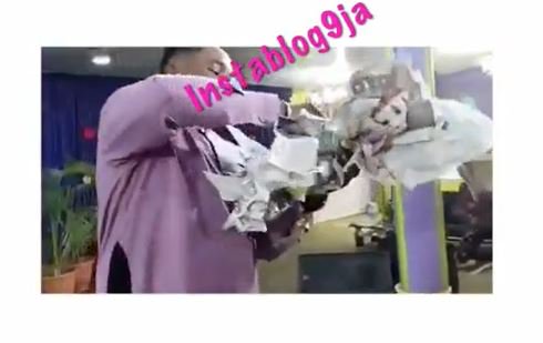 Nigerian Pastor Seen Performing Money Miracle During A Church Service