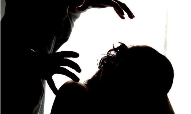Nigerian Woman Puts Cameroon Pepper Maid’s Private Part For Stealing Nigerian Woman Puts Cameroon Pepper Maid’s Private Part For Stealing