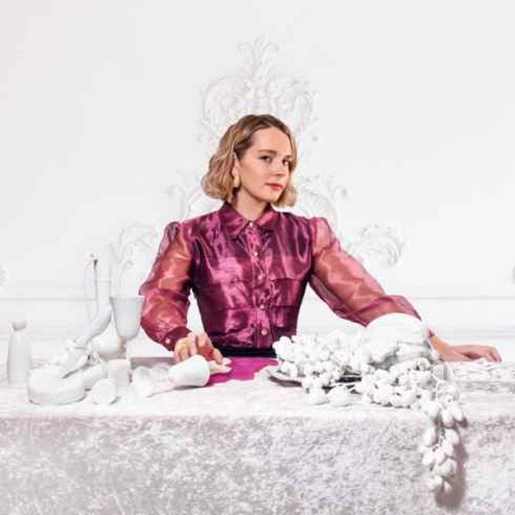 Essie Holt – Last One