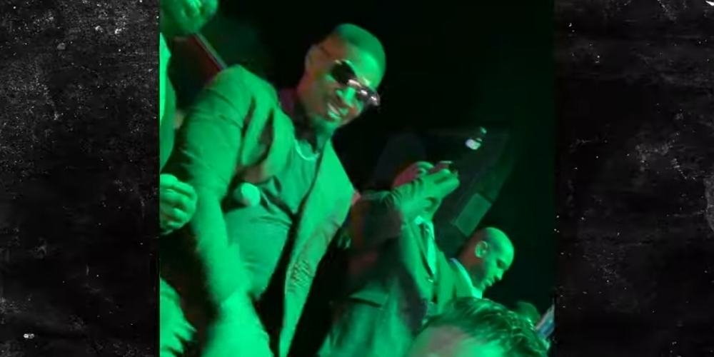 Jamie Foxx Uses Hand Sanitizer After Touching Fan (Video)
