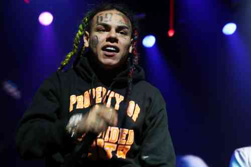 6ix9ine Compares Himself to 2Pac 6ix9ine Compares Himself to 2Pac