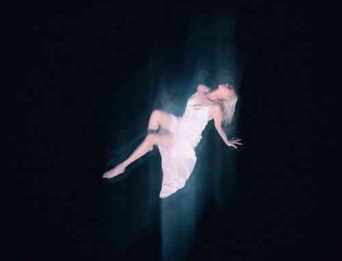 NIKI – MOONCHILD Album (download) NIKI – MOONCHILD Album (download)