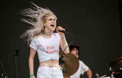 Hayley Williams - Self-Serenades EP (download) Hayley Williams - Self-Serenades EP (download)