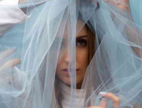 Luna May – Twisted (download) Luna May – Twisted (download)