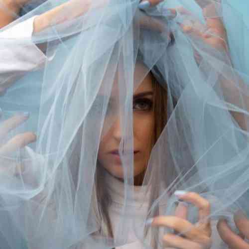 Luna May – Twisted (download)