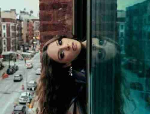 Holly Humberstone - Sleep Tight (download) Holly Humberstone - Sleep Tight (download)